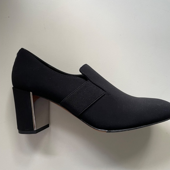 NWT Donald Pliner Black Crepe Elastic Mirror Heel Pumps Size 8 - Picture 3 of 8